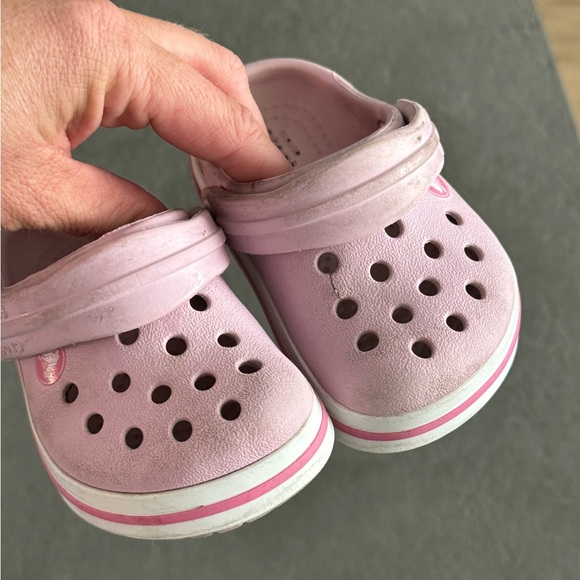 Crocs for Baby Girl Light Pink Size 4 for New Walkers - Picture 8 of 9